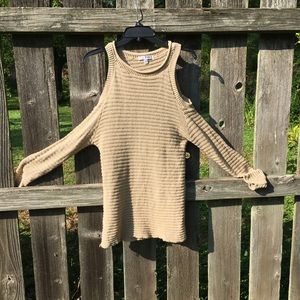 🌺Cold Shoulder Sweater🌺